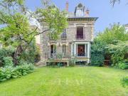 Maison 9 pièces 320 m²