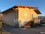 Maison à fort potentiel: composée de deux logements,...