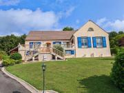 Maison à la vue magique de plain pied, sous sol total et...