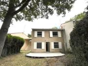 A LOUER MAISON DE TYPE 4 AVEC GARAGE ET JARDIN AMBARES...