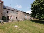 Maison à rénover avec granges et terrain St Etienne de...