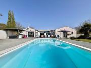 Maison à vendre 6 pièces 4 chambres Piscine LE THOU 17