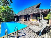 Villa d'inspiration balinaise avec piscine et accès...