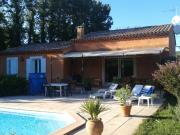 Maison agréable avec piscine à Forcalqueiret