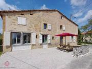 Maison ancienne entièrement rénovée avec piscine et vue...