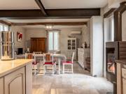 Maison, annexe, jardin, piscine et hangar