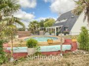 Maison atypique avec terrain de 2 400 m², piscine et vue...