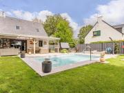 maison avec garage et piscine chauffée et un SPA Jacuzzi, le