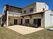 Maison avec garage, jardin, balcon, piscine et terrasse...