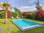 Maison avec garage, terrasse couverte et piscine