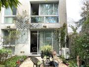 Maison avec jardin de ville et garage T2 et studio...