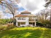Maison avec jardin et terrasse
