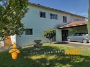 Maison avec jardin, garage et piscine à Laroque...