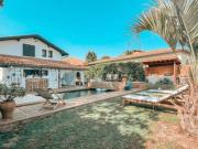 Maison avec jardin, piscine et garage