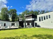 Maison avec piscine et jardin