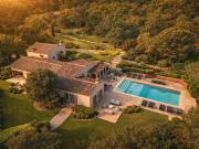 Maison avec piscine et jardin