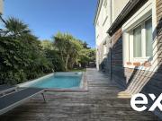 Maison avec piscine et jardin