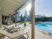 Maison avec piscine et jardin