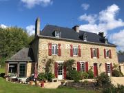 Maison avec piscine et jardin