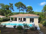 Maison avec piscine et jardin
