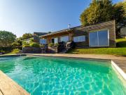 Maison avec piscine et jardin