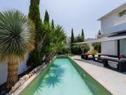 Maison avec piscine et jardin