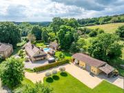 Maison avec piscine et jardin