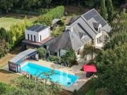 Maison avec piscine et jardin