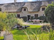 Maison avec piscine et jardin