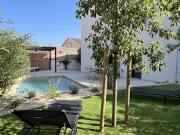 Maison avec piscine et jardin