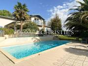 Maison avec piscine en bord de mer