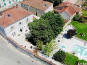 Maison avec piscine et jardin