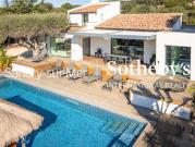 Maison avec piscine en bord de mer