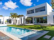 Maison avec piscine en bord de mer