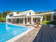 Maison avec piscine en bord de mer