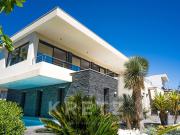 Maison avec piscine en bord de mer