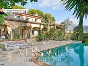 Maison avec piscine en bord de mer