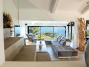 Maison avec piscine en bord de mer