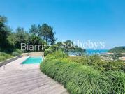 Maison avec piscine en bord de mer