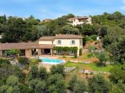 Maison avec piscine en bord de mer