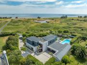 Maison avec piscine en bord de mer