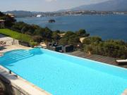 Maison avec piscine en bord de mer