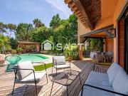 Maison avec piscine en bord de mer