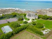 Maison avec piscine en bord de mer