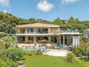 Maison avec piscine en bord de mer