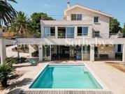 Maison avec piscine en bord de mer