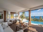 Maison avec piscine en bord de mer