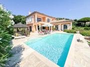 Maison avec piscine en bord de mer