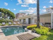 Maison avec piscine en bord de mer