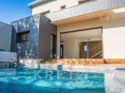 Maison avec piscine en bord de mer